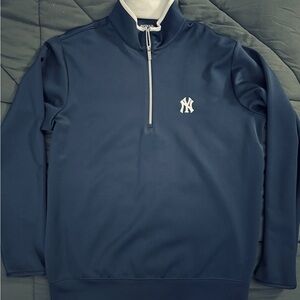 New York Yankees Antigua quarter zip sweatshirt.